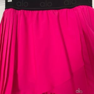 Alo Yoga Aces Tennis Skirt Size XS Neon Pink